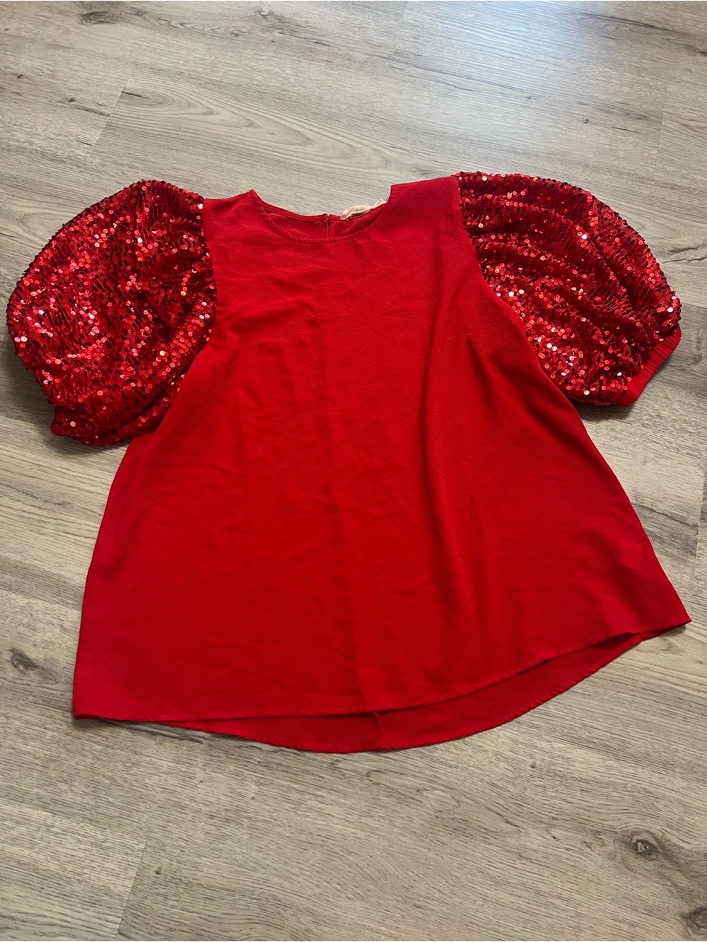 Vine & Love Red Sequin Puff Sleeve Top sz L
